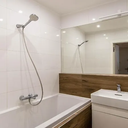 Executive Bright Apt. By Ruterra Apartment *