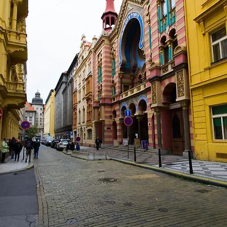 Center Near Synagogue Apartmán *