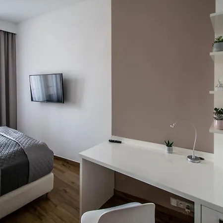 Executive Bright Apt. By Ruterra