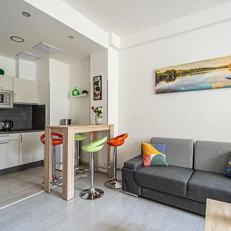 Executive Bright Apt. By Ruterra *