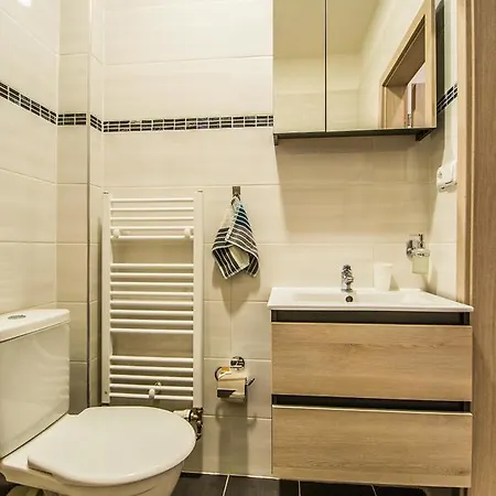 Executive Bright Apt. By Ruterra Apartmán *